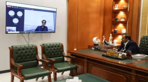 محافظ حضرموت: سياسات البنك المركزي تستهدف المحافظة