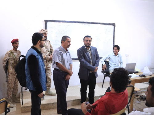 بن لكسر يتفقد سير العملية التعليمية في كلية الحاسوب وتكنولوجيا المعلومات بجامعة شبوة