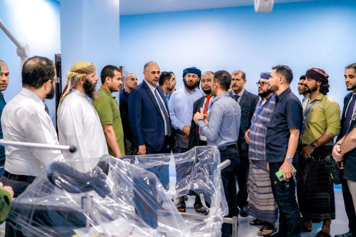الرئيس الزُبيدي يطّلع على التجهيزات النهائية لتدشين العمل بمستشفى عدن التعاوني الخيري