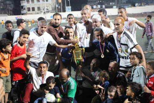 برعاية انتقالي العاصمة عدن.. منتخب التواهي يتوج بطلا لدوري المديريات للاعبي الزمن الجميل بكرة القدم