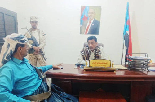 رئيس تنفيذية انتقالي أبين يبحث مع مدير عام مديرية زنجبار التعديات التي طالت منطقة القريات الزراعية
