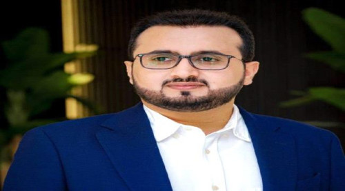 العولقي يُعزّي الإعلامي عادل اليافعي بوفاة والدته