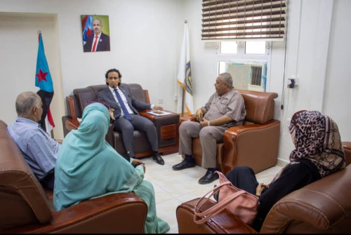  السقاف يشدد على أهمية تنسيق العمل بين اللجان المجتمعية والقيادة المحلية للمجلس بالعاصمة عدن