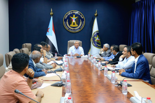 الهيئة السياسية بالانتقالي تعقد اجتماعا استثنائيا وتشيد بالموقف الوطني لأبناء حضرموت