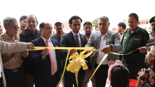 السقاف يفتتح قاعة ومسرح ثانوية عدن النموذجية بدارسعد