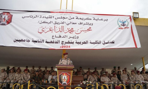 وزير الدفاع يشهد حفل تخرج الدفعة الثانية من الكلية الحربية بالعاصمة عدن