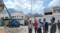 العاقل والجاوي يطلعان على أعمال إزالة أحجار المباني المتهالكة في مديرية المعلا