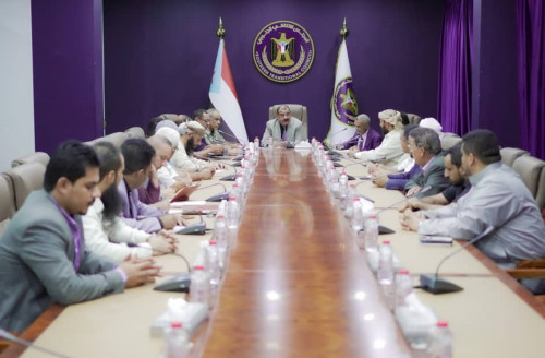 اللواء بن بريك يناقش الوضع الاقتصادي في العاصمة عدن