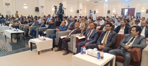 بحضور اللواء سالم السقطري «كاك بنك» يدشن خدمتي البطاقات المصرفية وتطبيق الجوال (كاك بنكي) 