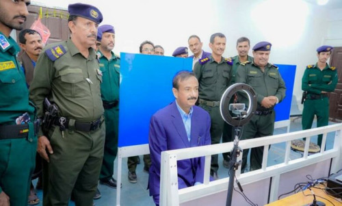 المحافظ بن الوزير يدشن منظومة إصدار البطاقة الشخصية بالشريحة الذكية في شبوة