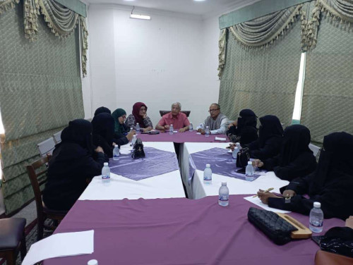 فريق الحوار الوطني الجنوبي يلتقي عددا من ممثلات الأحزاب السياسية في حضرموت