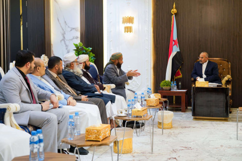 الرئيس الزُبيدي يطّلع على سير العمل في وزارة الأوقاف والإرشاد