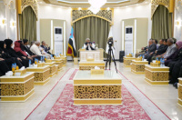 الرئيس الزُبيدي يلتقي نخبة من الصحفيين والإعلاميين الجنوبيين