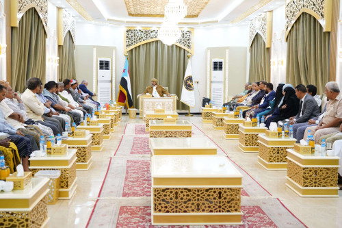 الرئيس الزُبيدي يلتقي قيادة اتحاد نقابات عمال الجنوب