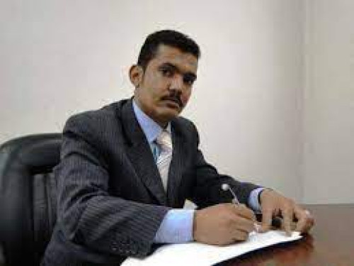 الخبير الاقتصادي الداعري يكشف عن أشجع قرار وطني اتخذه محافظ بنك مركزي يمني ويدعو الجميع لدعمه