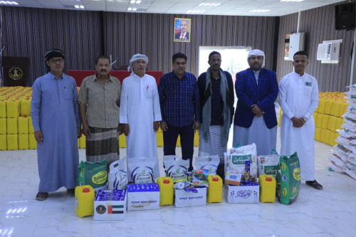 انتقالي حضرموت يدشن مشروع توزيع السلال الغذائية على الأسر المحتاجة في المحافظة