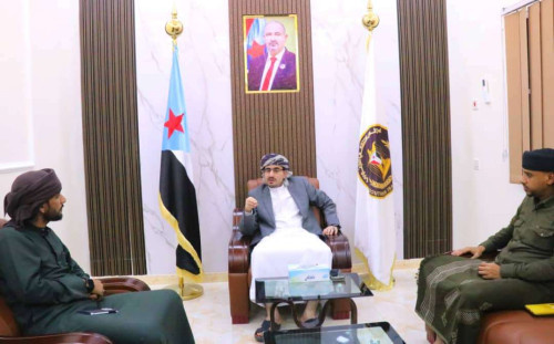 بن عفرار يلتقي رئيس نقابة الصحفيين والإعلاميين الجنوبيين بالمهرة