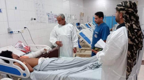 الوكيل الشبحي يتفقد جرحى الجبهات في مستشفيات العاصمة عدن