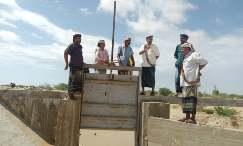 انتقالي أحور والسلطة المحلية يتفّقدان منشآت الري في المديرية