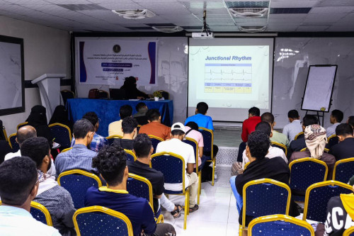 منسقية الانتقالي بكلية الطب والعلوم الصحية بجامعة حضرموت تنظم دورة تدريبية في "مهارات قراءة تخطيط القلب"