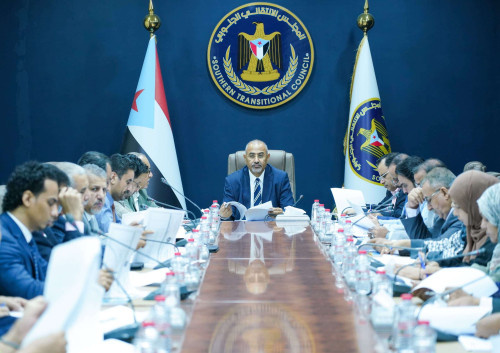 رئاسة الانتقالي تحذر من التلكؤ في خوض المعركة الاقتصادية ضد مليشيا الحوثي الإرهابية