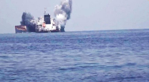 شركة أمنية بحرية: هجوم حوثي يستهدف سفينة تجارية بالبحر الأحمر