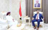 الرئيس الزُبيدي يشيد بجهود السلطان بن عفرار في تعزيز التلاحم المجتمعي في المهرة وسقطرى