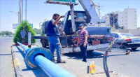 مدير عام صيرة يتفقد أعمال استبدال أعمدة الإنارة في خط "عدن مول – العاقل"