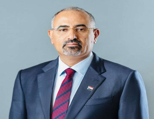 الرئيس الزُبيدي يُعزّي بوفاة الشيخ عبدالرحمن حجري