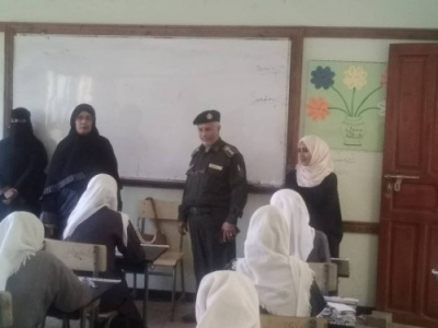 قائد شرطة المنصورة في العاصمة عدن يطلع على تأمين العملية الإمتحانية في عدد من ثانويات المديرية