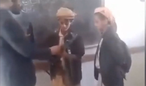 طفل يقتل والده في صنعاء بعد عودته من مراكز الحوثي الصيفية 