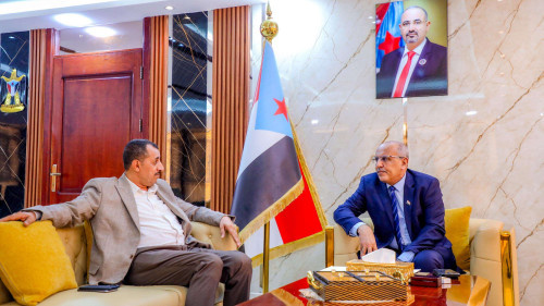 الكثيري يطّلع على خطط المؤسسة الاقتصادية بالعاصمة عدن لتغطية احتياجات السوق من السلع الأساسية والاستهلاكية
