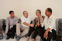 المحامي الشعيبي يزور المناضل العسل للاطمئنان على صحته