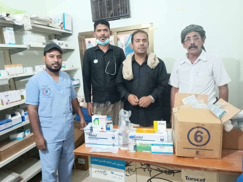 انتقالي رخية يدعم المركز الصحي بصنا بالأدوية والمستلزمات الطبية