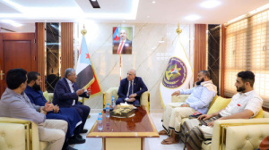 الكثيري يناقش مع عدد من أعضاء جمعية الصرّافين في العاصمة عدن سُبل وقف انهيار العملة