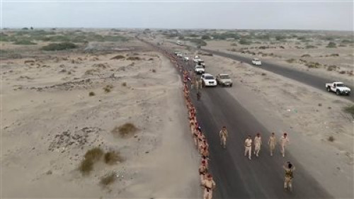 اللواء الخامس دعم وإسناد ينفذ مسيرا عسكريا بمناسبة تخرج عدد من الدورات القتالية