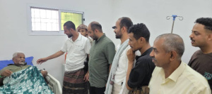 بتوجيهات الرئيس الزُبيدي..  النوبي وقايد  يطمئنان على صحة المناضل مبارك هندي
