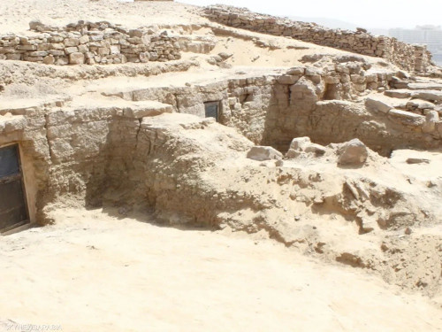 3 مقابر منحوتة في الصخر.. كشف أثري جديد في أسوان بمصر