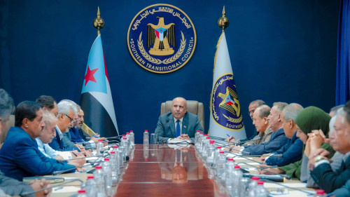 رئاسة الانتقالي تؤكد ضرورة إحداث إصلاحات شاملة في مؤسسات الدولة لإخراج البلاد من أزمتها