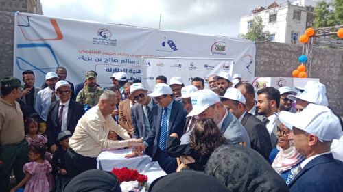 رئيس الوزراء يدشن الجوله الاولى من الحمله الوطنيه الطارئه للتحصين ضد مرض شلل الأطفال في العاصمه عدن.