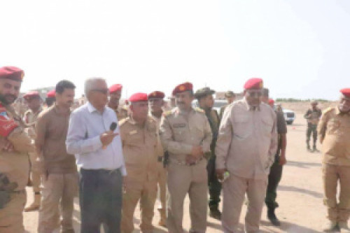 وفد عسكري رفيع يتفقد معسكر الشرطة العسكرية الجنوبية ويشيد بجاهزية قواته