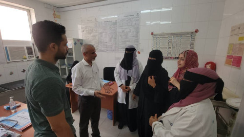 في زيارة مفاجئة.. الوكيل الشبحي يتفقد مجمع خورمكسر الصحي ويشيد بدور الادارة وبالخدمات المقدمة في المجمع
