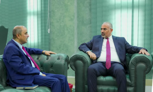 الرئيس الزُبيدي يشدد على أهمية تعزيز التنسيق العسكري والأمني لحفظ الأمن والاستقرار