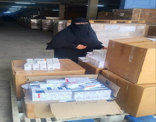 الإمداد الدوائي بالعاصمة عدن يرفد عددا من المرافق الصحية بالأدوية والمستلزمات الطبية