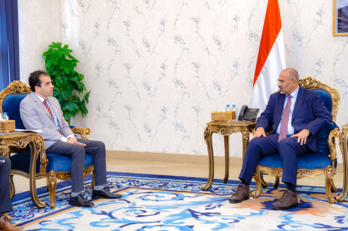 الرئيس الزُبيدي يشيد بالتدخلات الإنسانية للجنة الدولية للصليب الأحمر في بلادنا