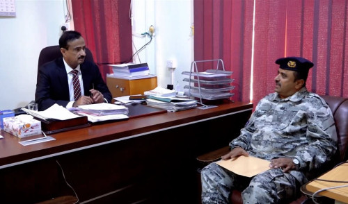 محافظ شبوة يؤكد دور خفر السواحل في حماية الشريط البحري ومكافحة التهريب