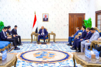الرئيس الزُبيدي يؤكد حاجة بلادنا إلى الخبرات الصينية لإعادة تأهيل قطاع الكهرباء