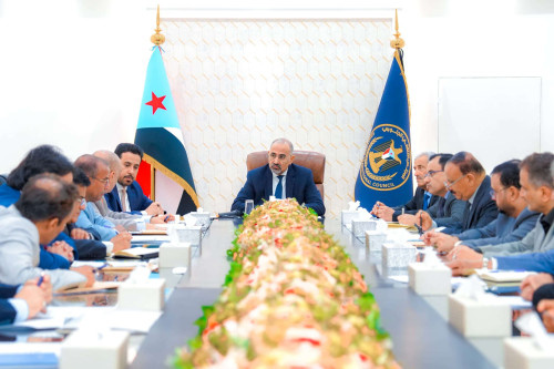القيادة التنفيذية العليا تبحث ترتيبات مؤتمري المانحين والاقتصادي وتشيد بجهود ضبط الأسعار
