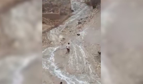 أمطار غزيرة في دوعن بحضرموت تشل حركة السير وتتسبب بأضرار زراعية