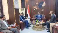 المحافظ لملس والأشول يبحثان تعزيز الجهود لتحسين الحياة المعيشية للمواطنين